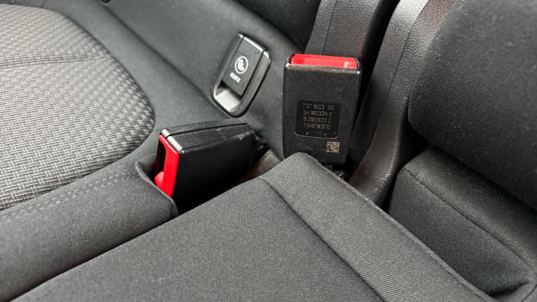 BMW 2 Series 218i SE 5dr Petrol Estate